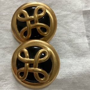 Earrings clip on in gold bronze and black.